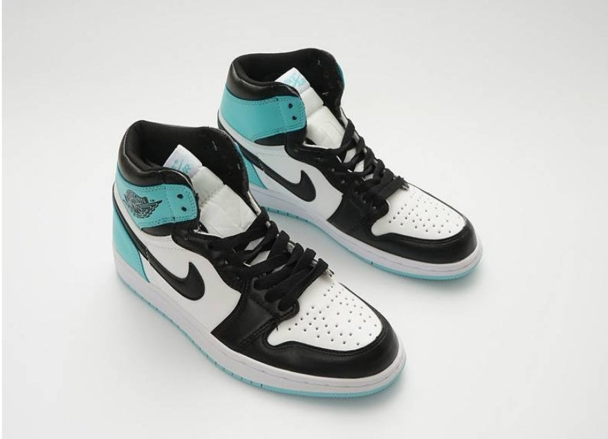 Les baskets Air Jordan 1 offrent un style iconique et une performance légendaire.

 leur design emblématique .pas cher. Le moins cher.