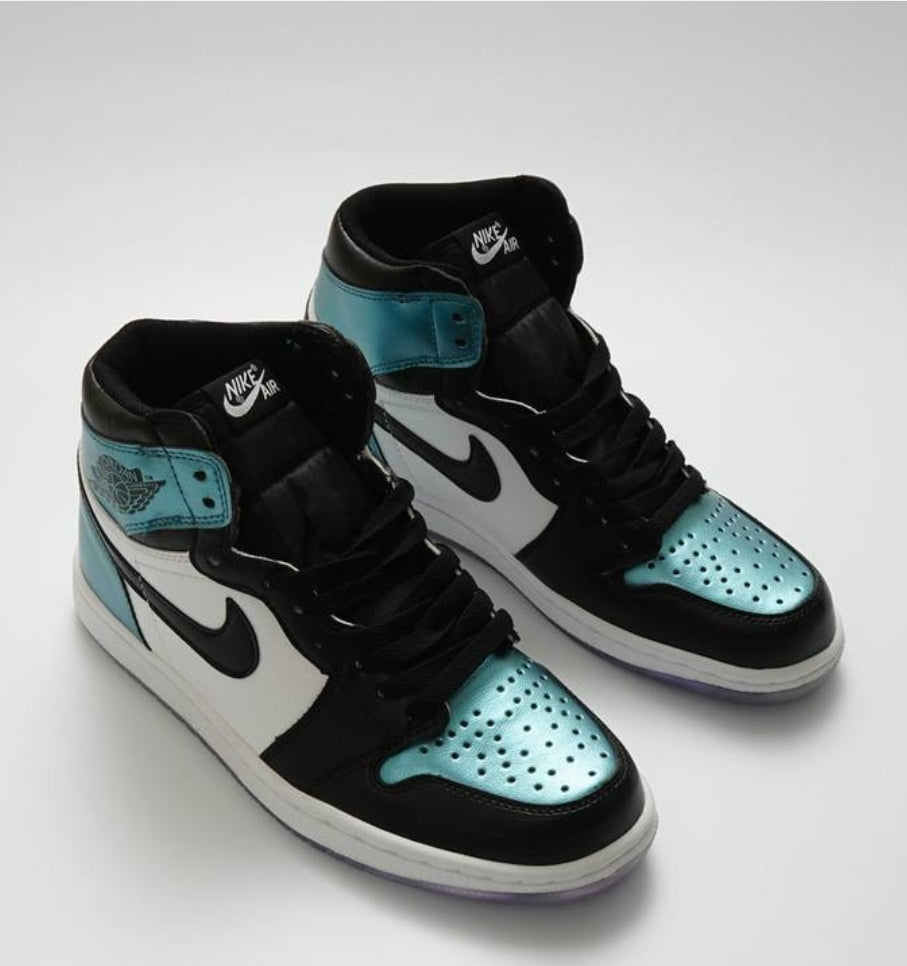 Les baskets Air Jordan 1 offrent un style iconique et une performance légendaire.

 leur design emblématique .pas cher. Le moins cher.