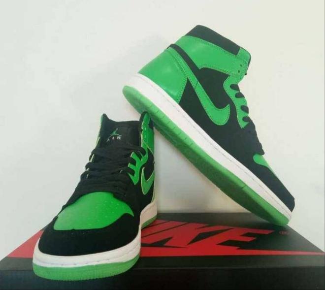 Les baskets Air Jordan 1 offrent un style iconique et une performance légendaire.

 leur design emblématique .pas cher. Le moins cher.