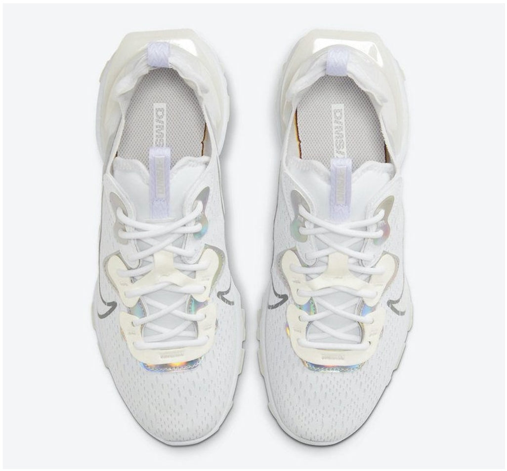 Les baskets Nike React offrent une combinaison exceptionnelle de style moderne et d'innovation technologique. Leur design élégant et les lignes épurées en font un choix incontournable.pas cher.le moins cher.