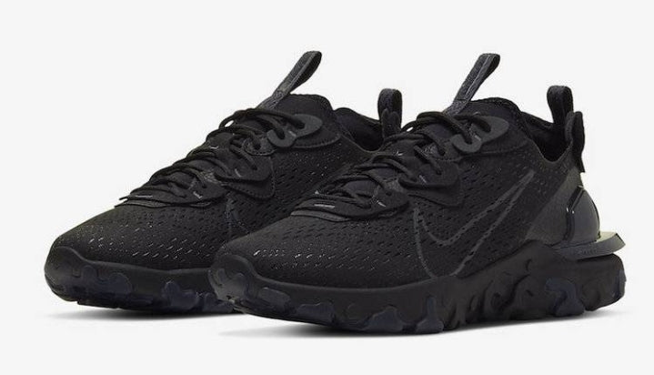 Les baskets Nike React offrent une combinaison exceptionnelle de style moderne et d'innovation technologique. Leur design élégant et les lignes épurées en font un choix incontournable.pas cher.le moins cher.