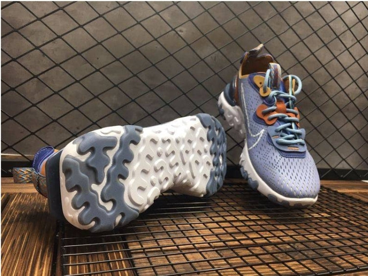 Les baskets Nike React offrent une combinaison exceptionnelle de style moderne et d'innovation technologique. Leur design élégant et les lignes épurées en font un choix incontournable.pas cher.le moins cher.