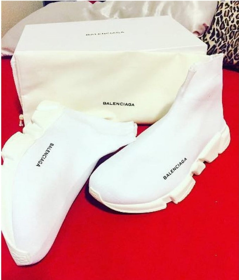 Les baskets Balenciaga Stretch-Knit Mid Sneakers se distinguent par leur style emblématique et leur performance exceptionnelle.
