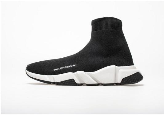 Les baskets Balenciaga Stretch-Knit Mid Sneakers se distinguent par leur style emblématique et leur performance exceptionnelle.