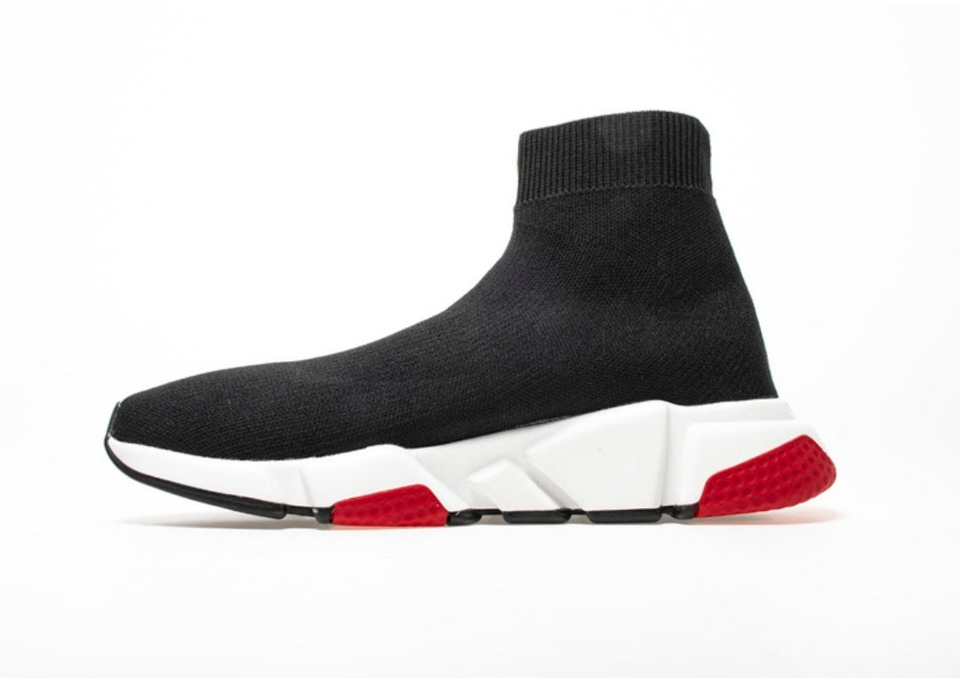 Les baskets Balenciaga Stretch-Knit Mid Sneakers se distinguent par leur style emblématique et leur performance exceptionnelle.