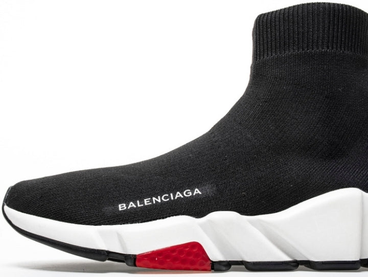 Les baskets Balenciaga Stretch-Knit Mid Sneakers se distinguent par leur style emblématique et leur performance exceptionnelle.
