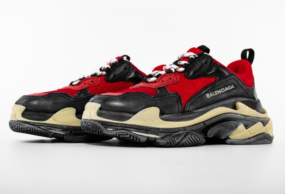 Les baskets Balenciaga Triple S incarnent un style emblématique et incontournable un luxe contemporain.
 leur design novateur. Le moins cher.