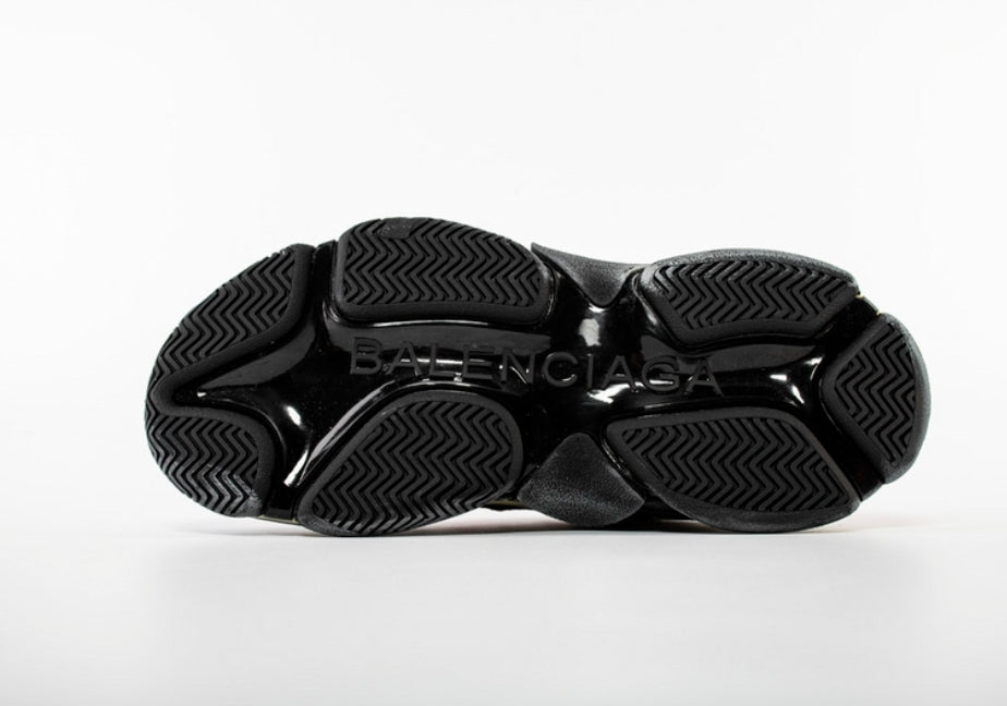 Les baskets Balenciaga Triple S incarnent un style emblématique et incontournable un luxe contemporain.
 leur design novateur. Le moins cher.