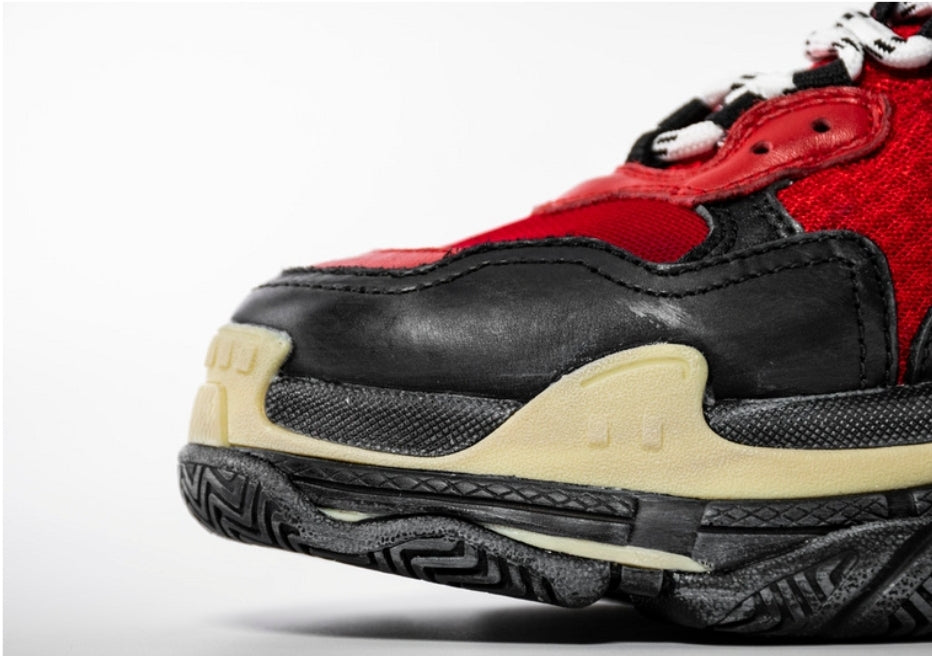 Les baskets Balenciaga Triple S incarnent un style emblématique et incontournable un luxe contemporain.
 leur design novateur. Le moins cher.