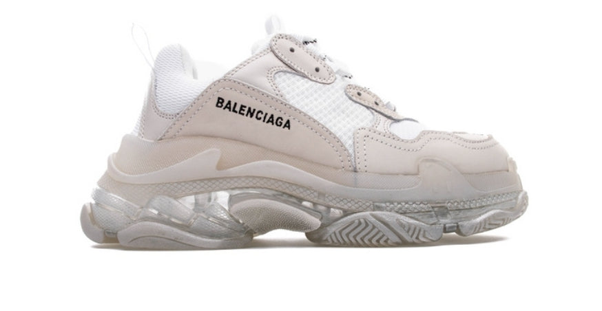 Les baskets Balenciaga Triple S incarnent un style emblématique et incontournable un luxe contemporain.
 leur design novateur. Le moins cher.
