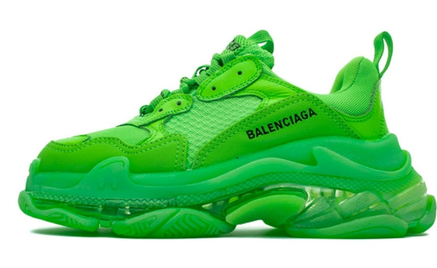 Les baskets Balenciaga Triple S incarnent un style emblématique et incontournable un luxe contemporain.
 leur design novateur. Le moins cher.