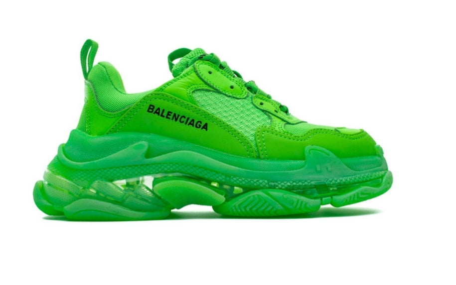 Les baskets Balenciaga Triple S incarnent un style emblématique et incontournable un luxe contemporain.
 leur design novateur. Le moins cher.