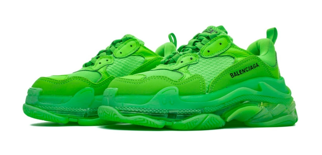 Les baskets Balenciaga Triple S incarnent un style emblématique et incontournable un luxe contemporain.
 leur design novateur. Le moins cher.