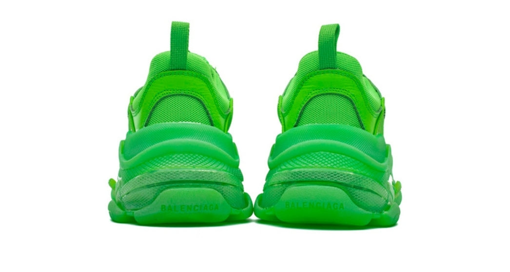 Les baskets Balenciaga Triple S incarnent un style emblématique et incontournable un luxe contemporain.
 leur design novateur. Le moins cher.