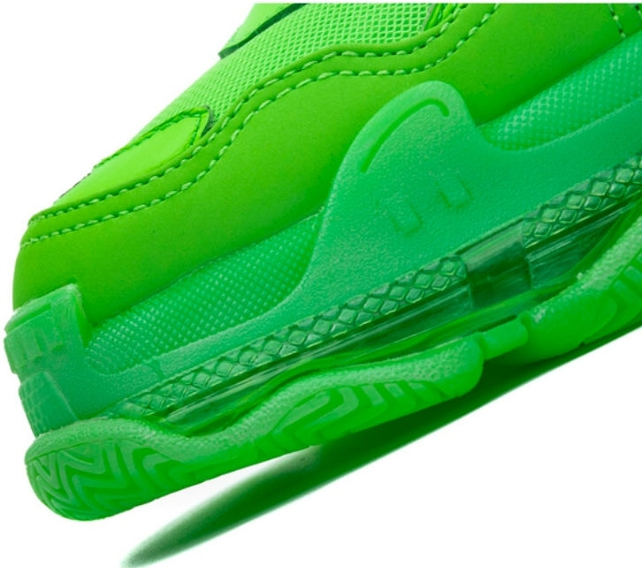 Les baskets Balenciaga Triple S incarnent un style emblématique et incontournable un luxe contemporain.
 leur design novateur. Le moins cher.