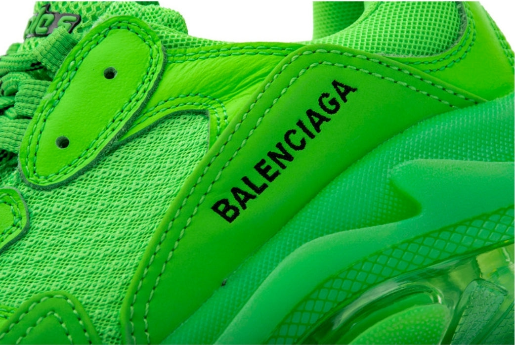 Les baskets Balenciaga Triple S incarnent un style emblématique et incontournable un luxe contemporain.
 leur design novateur. Le moins cher.