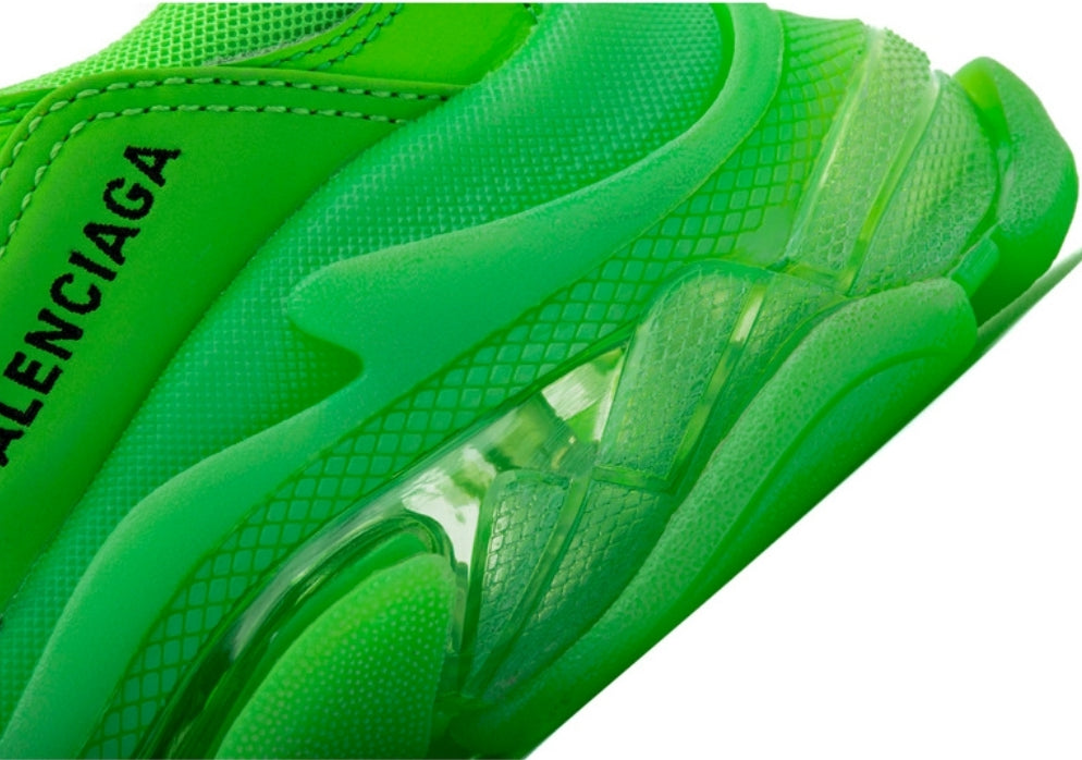 Les baskets Balenciaga Triple S incarnent un style emblématique et incontournable un luxe contemporain.
 leur design novateur. Le moins cher.