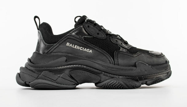 Les baskets Balenciaga Triple S incarnent un style emblématique et incontournable un luxe contemporain.
 leur design novateur. Le moins cher.