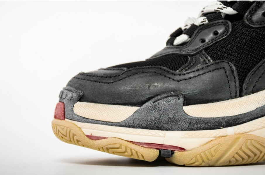 Les baskets Balenciaga Triple S incarnent un style emblématique et incontournable un luxe contemporain.
 leur design novateur. Le moins cher.