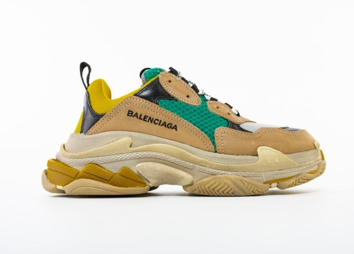 Les baskets Balenciaga Triple S incarnent un style emblématique et incontournable un luxe contemporain.
 leur design novateur. Le moins cher.
