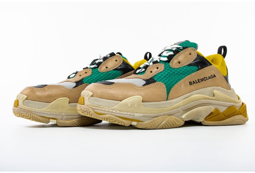 Les baskets Balenciaga Triple S incarnent un style emblématique et incontournable un luxe contemporain.
 leur design novateur. Le moins cher.