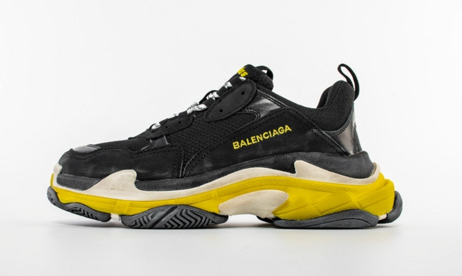 Les baskets Balenciaga Triple S incarnent un style emblématique et incontournable un luxe contemporain.
 leur design novateur. Le moins cher.