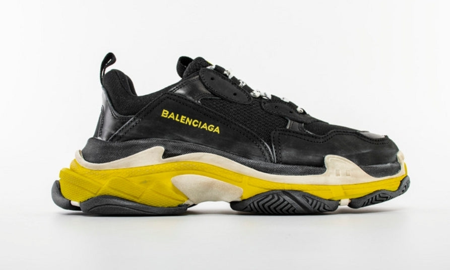 Les baskets Balenciaga Triple S incarnent un style emblématique et incontournable un luxe contemporain.
 leur design novateur. Le moins cher.