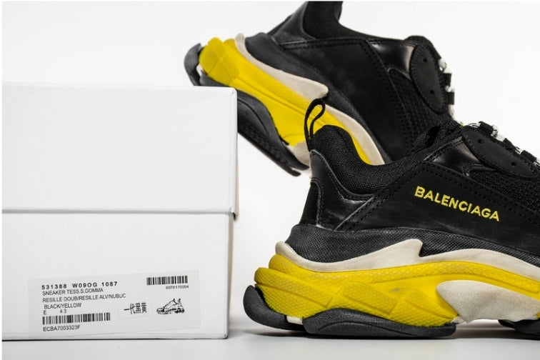 Les baskets Balenciaga Triple S incarnent un style emblématique et incontournable un luxe contemporain.
 leur design novateur. Le moins cher.