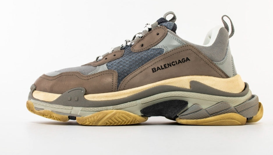 Les baskets Balenciaga Triple S incarnent un style emblématique et incontournable un luxe contemporain.
 leur design novateur. Le moins cher.