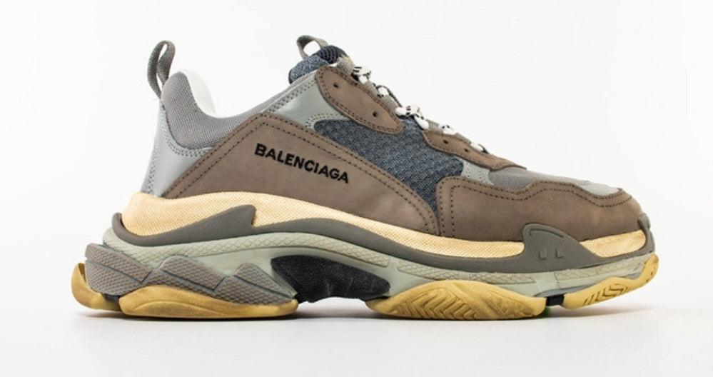 Les baskets Balenciaga Triple S incarnent un style emblématique et incontournable un luxe contemporain.
 leur design novateur. Le moins cher.