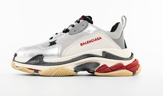Les baskets Balenciaga Triple S incarnent un style emblématique et incontournable un luxe contemporain.
 leur design novateur. Le moins cher.