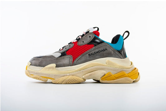 Les baskets Balenciaga Triple S incarnent un style emblématique et incontournable un luxe contemporain.
 leur design novateur. Le moins cher.