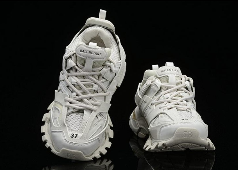 Les baskets Balenciaga Track incarnent un style emblématique et un luxe contemporain.
 leur design novateur. Pas cher. Le moins cher.