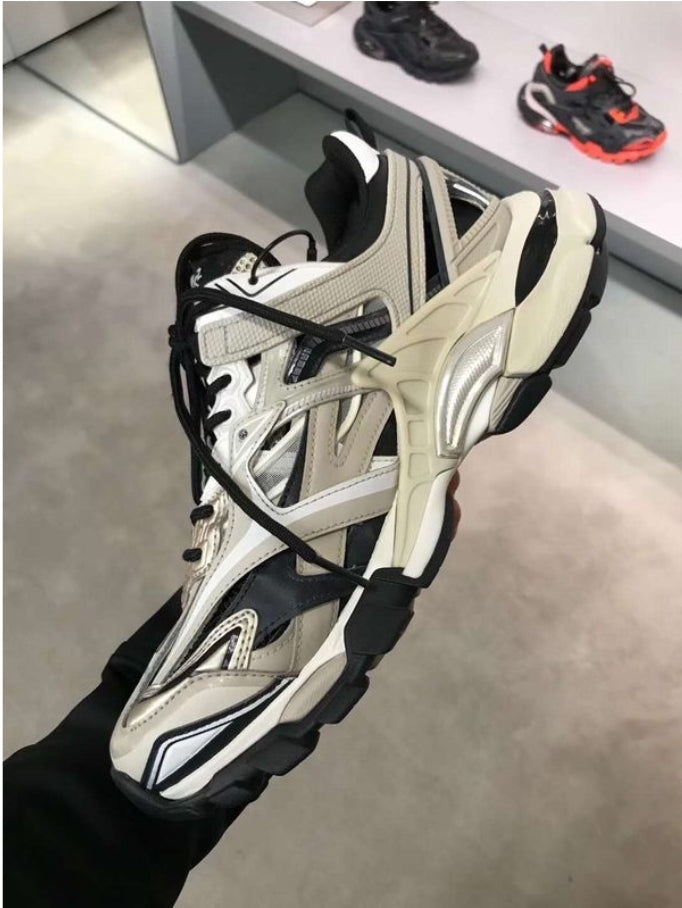 Les baskets Balenciaga incarnent un style emblématique et un luxe contemporain.
 leur design novateur. Pas cher. Le moins cher.