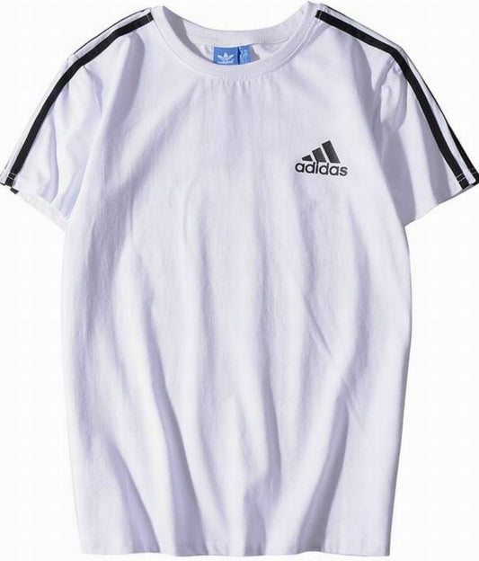 Le t-shirt Adidas incarne un style sportif moderne et une grande polyvalence.

Avec son design épuré et sa qualité irréprochable, il est parfait pour ceux qui recherchent un équilibre entre performance et mode. Fabriqué avec des matériaux de haute qualité, ce t-shirt offre confort et durabilité au quotidien.