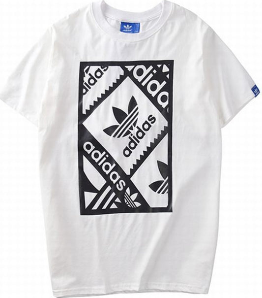 Le t-shirt Adidas incarne un style sportif moderne et une grande polyvalence.