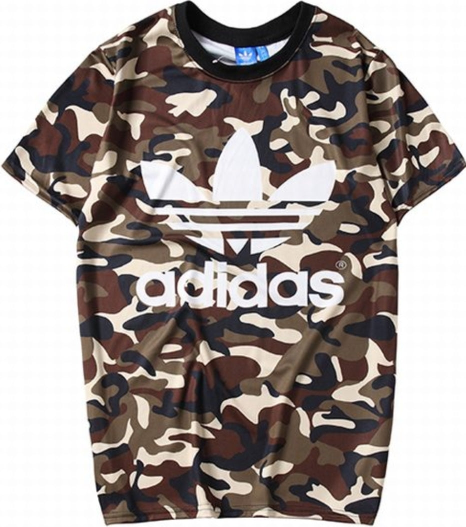 Le t-shirt Adidas incarne un style sportif moderne et une grande polyvalence.