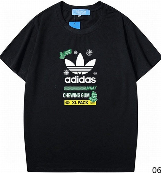 Le t-shirt Adidas incarne un style sportif moderne et une grande polyvalence.