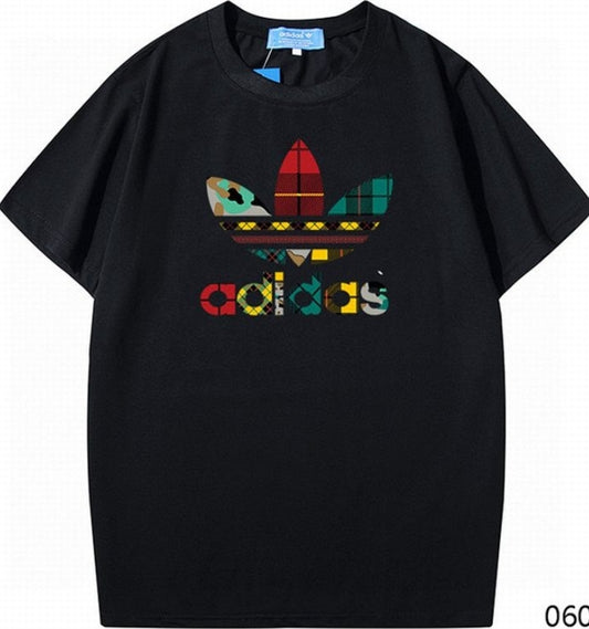 Le t-shirt Adidas incarne un style sportif moderne et une grande polyvalence.