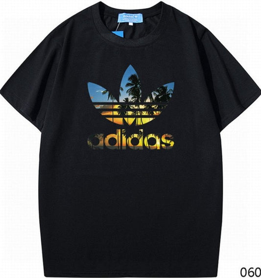 Le t-shirt Adidas incarne un style sportif moderne et une grande polyvalence.