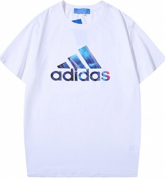 Le t-shirt Adidas incarne un style sportif moderne et une grande polyvalence. Avec son design épuré et sa qualité irréprochable, il est parfait pour ceux qui recherchent un équilibre entre performance et mode.