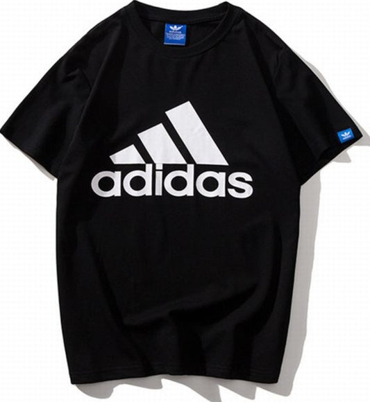 Le t-shirt Adidas incarne un style sportif moderne et une grande polyvalence. Avec son design épuré et sa qualité irréprochable, il est parfait pour ceux qui recherchent un équilibre entre performance et mode.