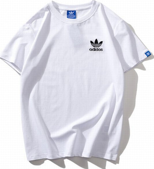 Le t-shirt Adidas incarne un style sportif moderne et une grande polyvalence. Avec son design épuré et sa qualité irréprochable, il est parfait pour ceux qui recherchent un équilibre entre performance et mode.