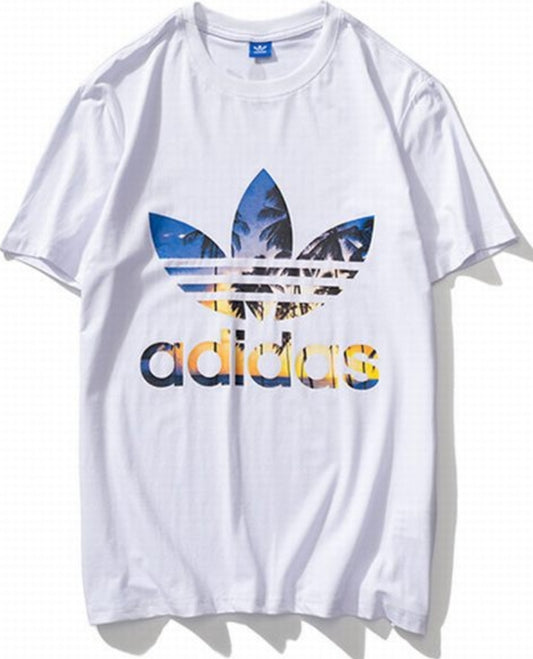 Le t-shirt Adidas incarne un style sportif moderne et une grande polyvalence. Avec son design épuré et sa qualité irréprochable, il est parfait pour ceux qui recherchent un équilibre entre performance et mode.