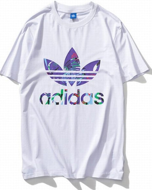Le t-shirt Adidas incarne un style sportif moderne et une grande polyvalence. Avec son design épuré et sa qualité irréprochable, il est parfait pour ceux qui recherchent un équilibre entre performance et mode.