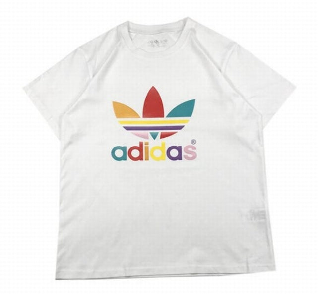 Le t-shirt Adidas incarne un style sportif moderne et une grande polyvalence. Avec son design épuré et sa qualité irréprochable, il est parfait pour ceux qui recherchent un équilibre entre performance et mode.
