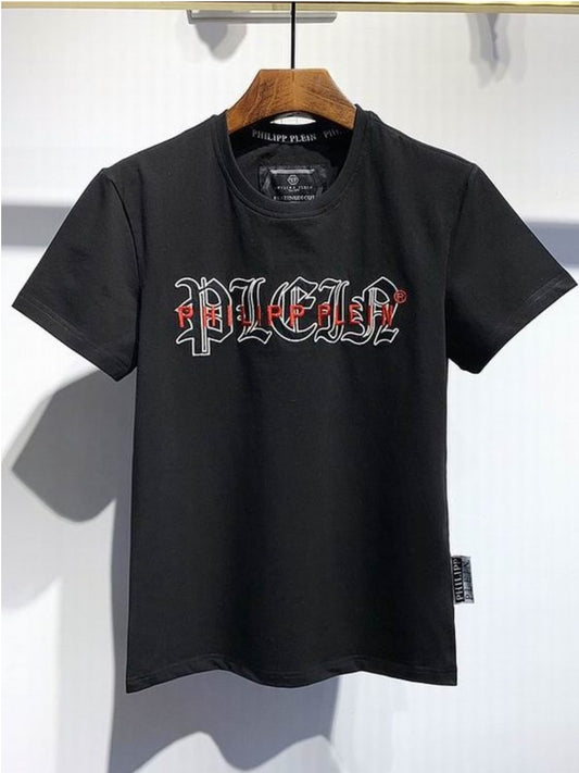Le t-shirt Philipp Plein homme reflète une fusion audacieuse entre extravagance et sophistication moderne. Au meilleur prix 