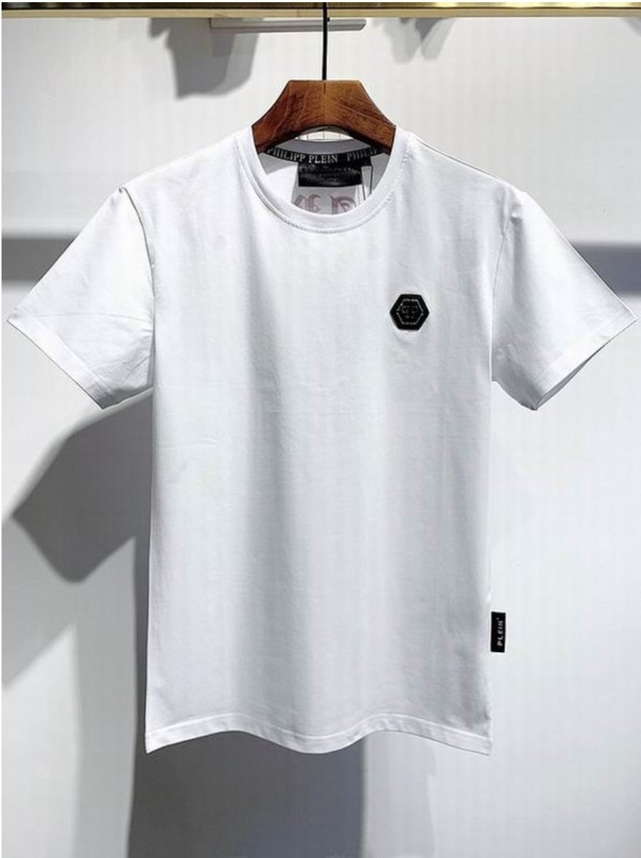 Le t-shirt Philipp Plein homme reflète une fusion audacieuse entre extravagance et sophistication moderne. Au meilleur prix 