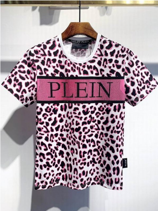 Le t-shirt Philipp Plein homme reflète une fusion audacieuse entre extravagance et sophistication moderne. Au meilleur prix