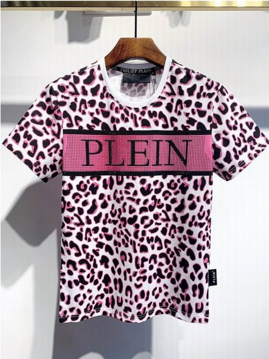 Le t-shirt Philipp Plein homme reflète une fusion audacieuse entre extravagance et sophistication moderne. Au meilleur prix 